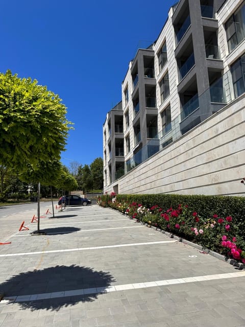 Property building, Street view