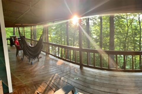 Lakeside Mountain Oasis - 3 Bedroom Cabin with Outdoor Hot Tub Chalet in Nantahala Lake
