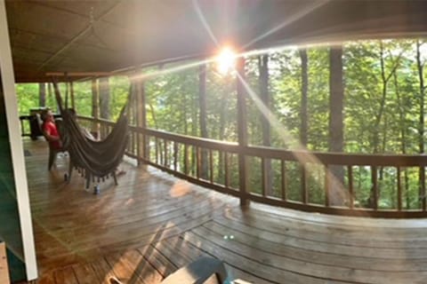 Lakeside Mountain Oasis - 3 Bedroom Cabin with Outdoor Hot Tub Villa in Nantahala Lake