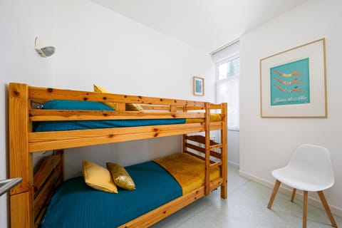 Bedroom, bunk bed