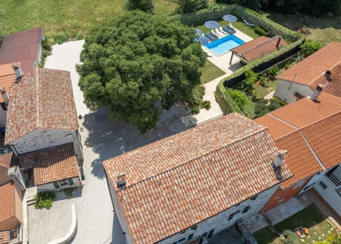 Property building, Day, Bird's eye view, Garden, Garden view, Pool view, Swimming pool