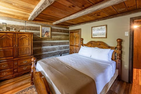 Chestnut Lodge - Family Cabin on Lake Nantahala Villa in Nantahala Lake