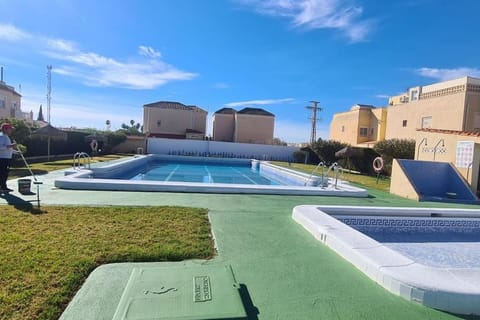 Bungalow avec piscine House in Torrevieja