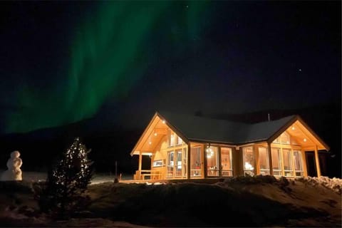 Ny hytte med sjøen. Fantastisk utsikt. Lofoten Villa in Nordland, Norway