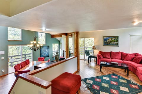 West Linn Vacation Rental with Private Hot Tub House in West Linn