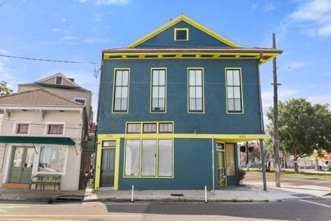 Marigny BD Surrounded by Music Food and Art Condo in Faubourg Marigny