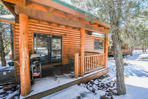 Rodeo Cabin in the pines, 5 minutes away restaurants, and lakes and hiking Maison in Show Low
