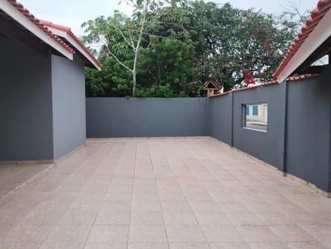 Casa na praia com piscina e churrasqueira House in Itanhaém