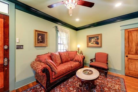Victorian Vacation Rental Apt in Downtown New Bern Condo in New Bern