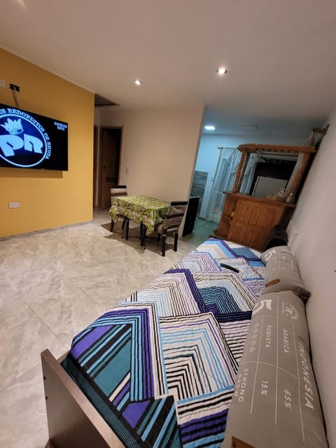 Bed, TV and multimedia, Living room