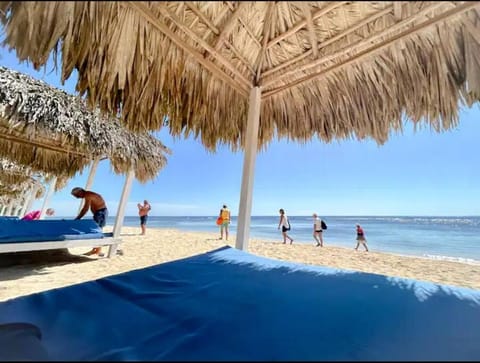 Beautiful Home and Pool near beach , BBQ Juan Dolio metro country Club Villa in Juan Dolio