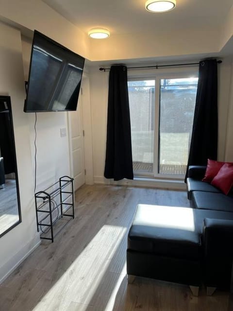 Lovely one bedroom condo with free parking Eigentumswohnung in Niagara Falls