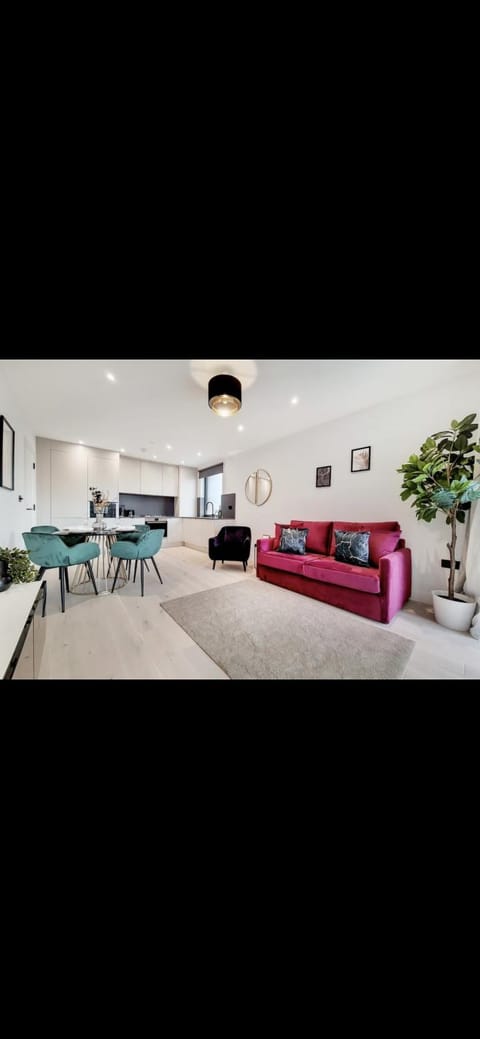 Osterley Park One bedroom Apartment Condo in Isleworth