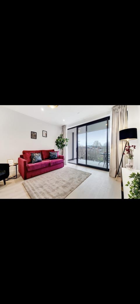 Osterley Park One bedroom Apartment Condo in Isleworth
