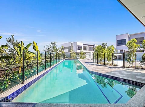 Luxury Private Queen Room with Balcony & Bathroom in Shared Apartment Panorama Gold Coast Appartamento in Nerang