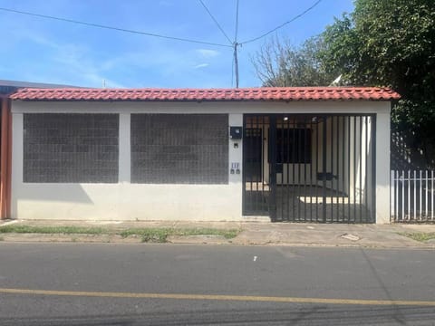 Alojamiento Tiquicia Valley House in Alajuela