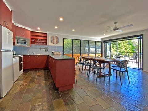 Dining area, kitchen