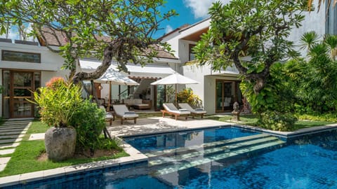 Property building, Garden, Garden view, Pool view, Swimming pool, sunbed