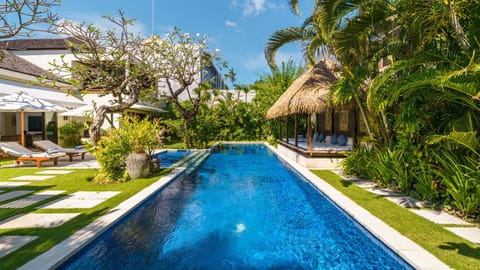 Garden view, Pool view, Swimming pool, sunbed