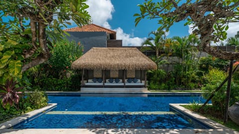 Garden, Garden view, Pool view, Swimming pool, sunbed