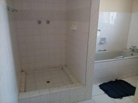 Neat guest suite with office corner - 2101 Condo in Harare