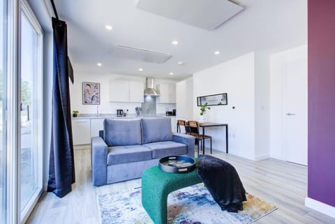 Kitchen or kitchenette, Seating area