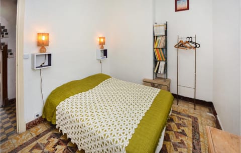 2 Bedroom Lovely Apartment In Als Eigentumswohnung in Alès