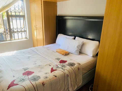 Slumber Lake Guest House Bed and Breakfast in Roodepoort
