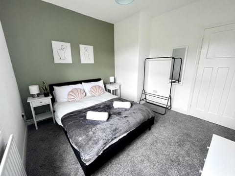 Large 3 Bedroom Flat Apartment in Newcastle upon Tyne