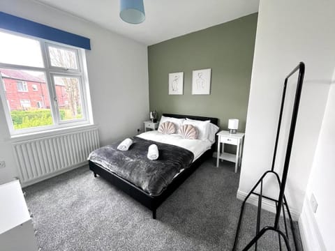 Large 3 Bedroom Flat Apartment in Newcastle upon Tyne