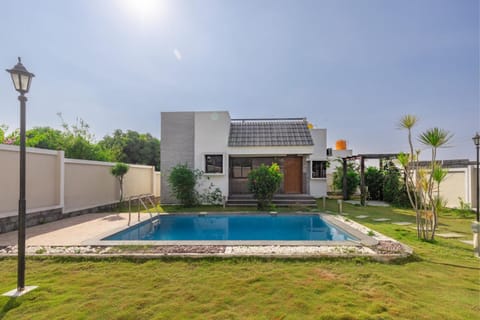 JhilMil Pool villa by JadeCaps AC Villa in Bengaluru