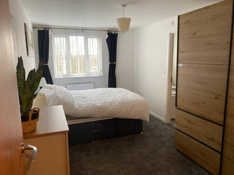 Lovely 2nd floor 2 bed flat sleeps 4 Condo in Doncaster