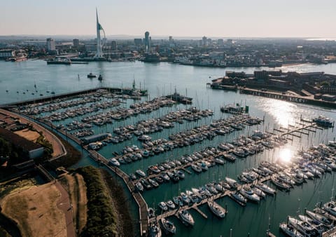 Rooms at Haslar Marina Hôtel in Gosport