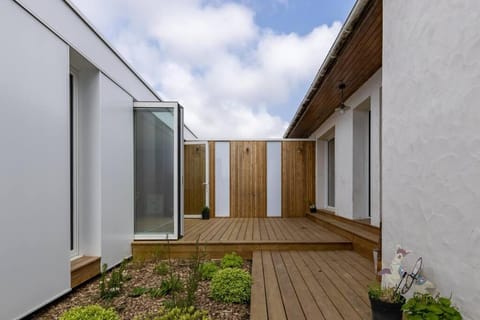 Maison de bord de mer avec jardin House in Château-d'Olonne