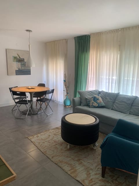 Apartamento con encanto de 3 hab a 2mn de la playa Apartment in Torredembarra