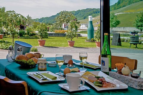 Spring, Natural landscape, Garden, View (from property/room), Balcony/Terrace, Food and drinks, Seating area, Dining area, Food, Mountain view, Breakfast, Continental breakfast, Dinner