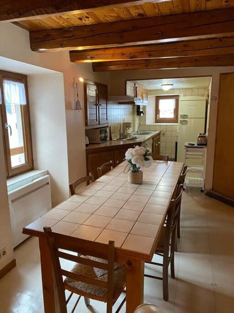 Dining area, minibar, pet friendly, stove