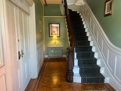 Private Victorian Apartment in convenient City location on 5 acre, Sleeps 5 Condo in Poughkeepsie