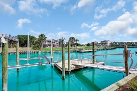 Oyster Dream - On Inlet, 7 Bedroom, 6 Bathroom, Sleeps 20 Maison in Murrells Inlet