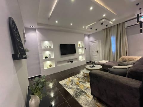 CN Homes Luxury furnished 2Bedroom 24hr electricity with BQ Condo in Lagos