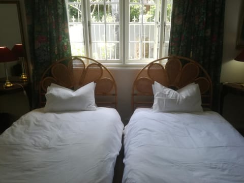 Valley Guest House Bed and Breakfast in Port Elizabeth