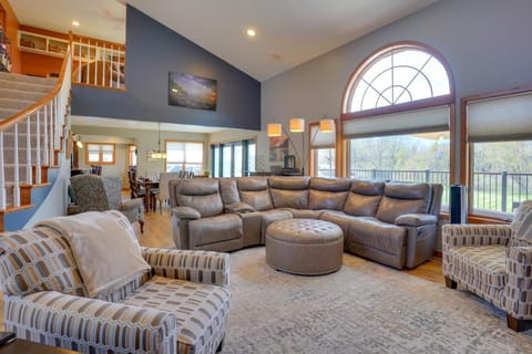 Expansive Shakopee Vacation Rental on 5 Acres! Maison in Prior Lake