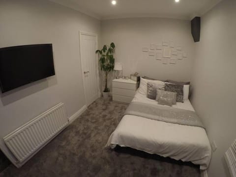 Essex House 3 Bedrooms Workstays UK House in Middlesbrough