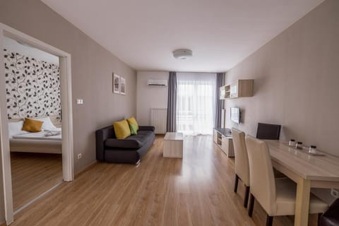 Maple Tree Budget Apartments Condo in Budapest