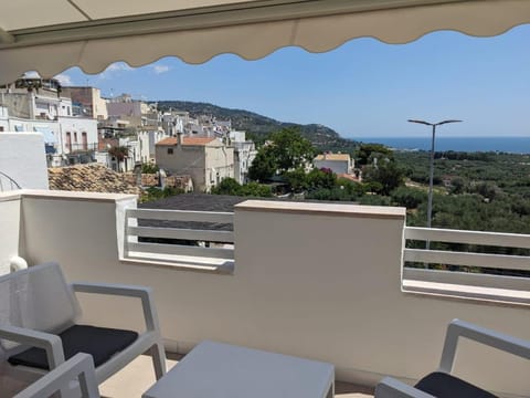 Natural landscape, Balcony/Terrace, Seating area, Mountain view, Sea view