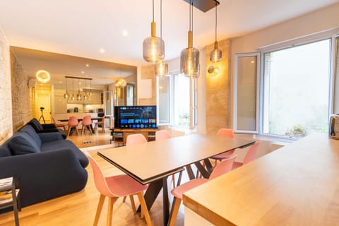 TV and multimedia, Living room, Seating area, Dining area