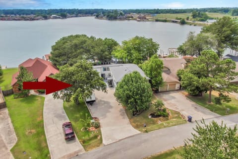 Bluff View Drive House in Lake Conroe