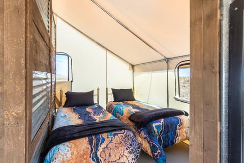 The Miner Tent Tente de luxe in Tombstone