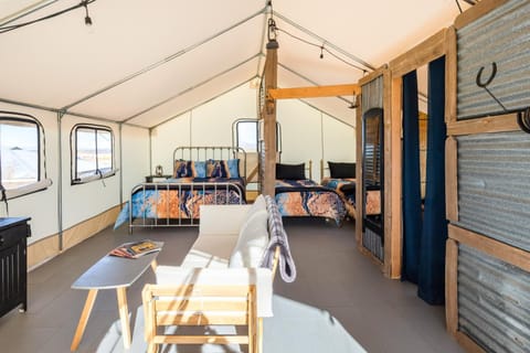 Silver Spur Homestead Luxury Glamping -The Miner Luxury tent in Tombstone