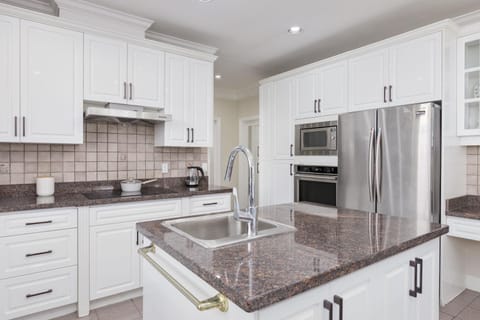 Kitchen or kitchenette, Kitchen or kitchenette